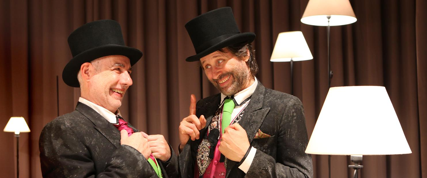 Actuación de "De algo hay que morir" en Meaño