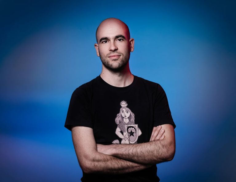 Xan Campos presenta su último disco: Amorodios en Cangas