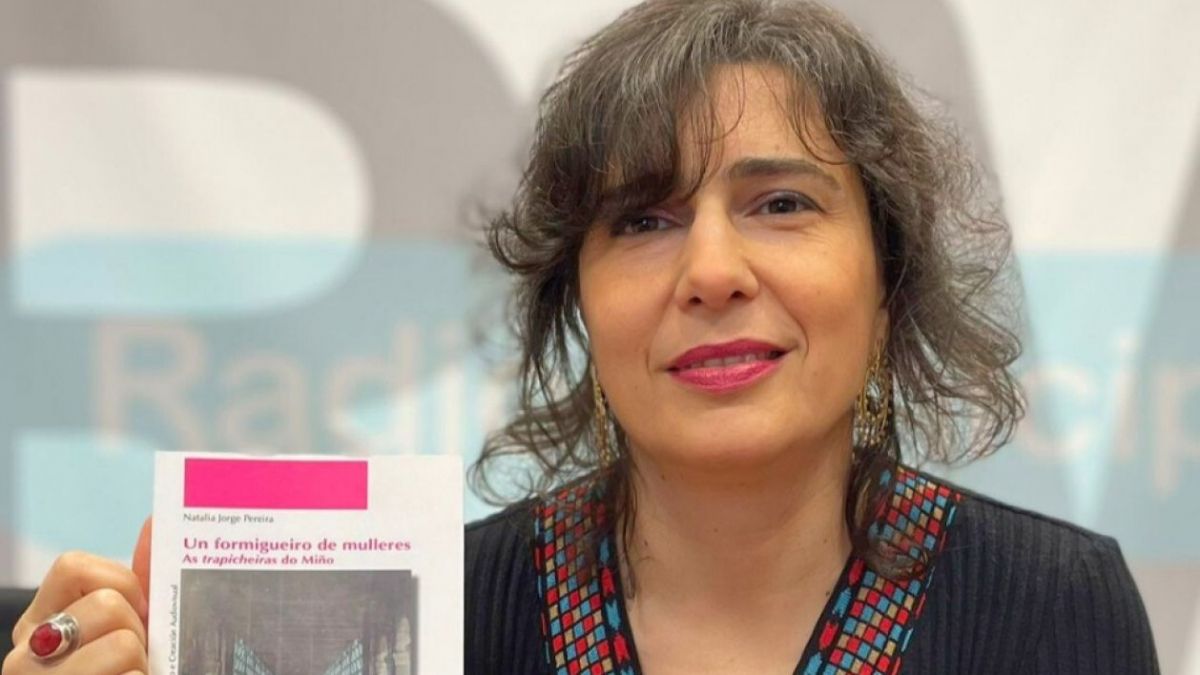 Natalia Jorge presenta su ensayo 'Un formigueiro de mulleres. As trapicheiras do Miño' en Pontevedra