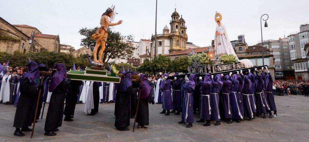 Procesión del Encuentro de Jesús Resucitado con su madre la Virgen María en Pontevedra