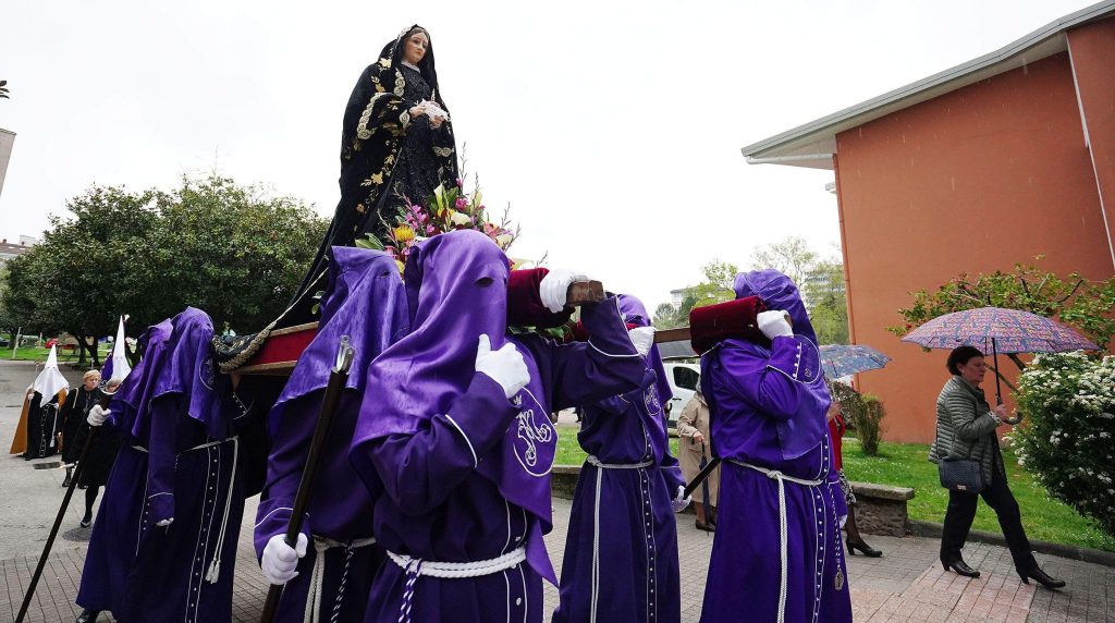 Procesión de la Virgen de los Dolores en Pontevedra