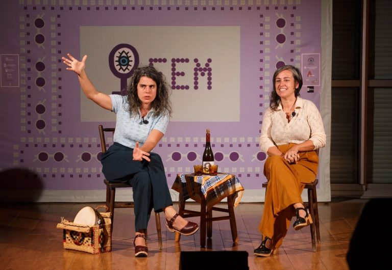 'Bailen as vellas. Os contos das cereixas' en la Biblioteca Municipal de O Grove