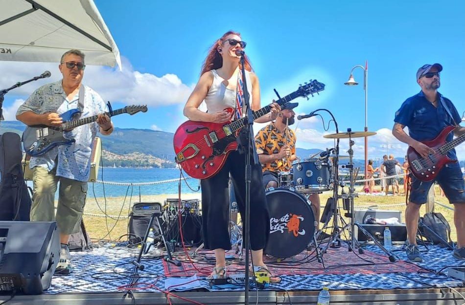 Concierto de 'Vai de retro' en Pub Bazaar de Pontevedra