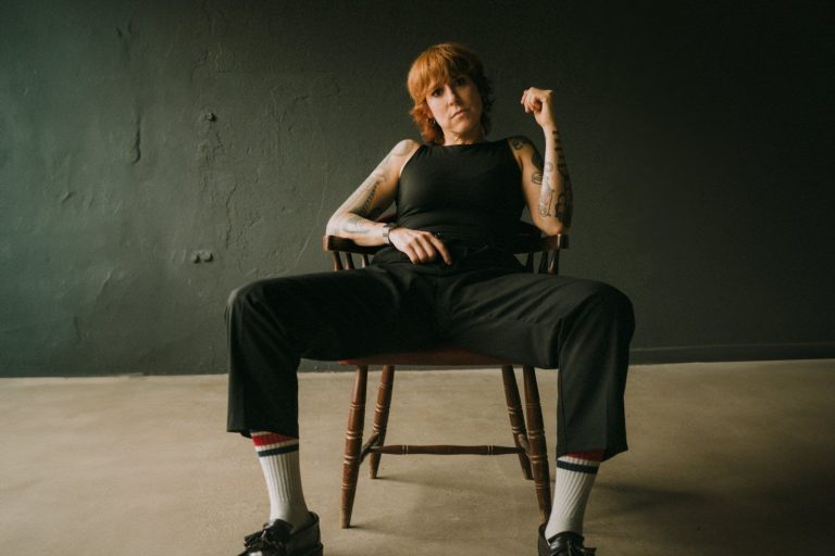 Presentación del libro-disco 'Nadando na incerteza' de Sés en el Museo Manuel Torres en Marín