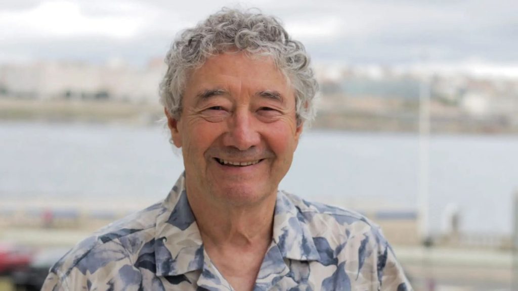 Presentación del libro 'O eco das ondas' por César Morán en Pontevedra