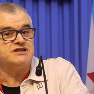 Presentación del libro 'O imperialismo no século XXI' de Duarte Correa en Pontevedra