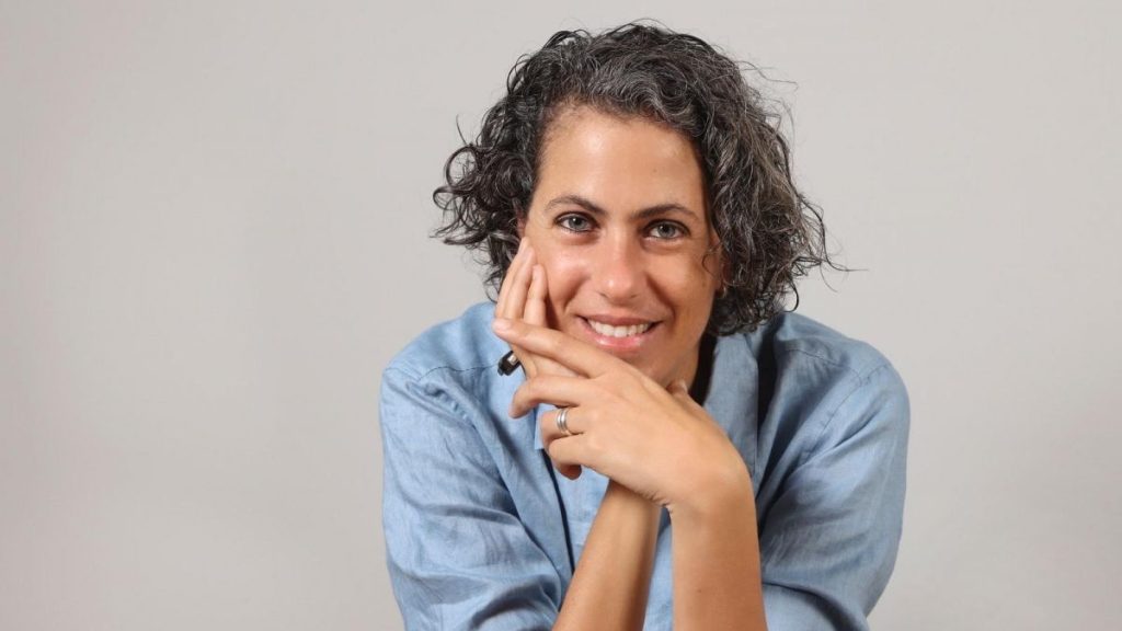 Presentación del libro 'Un nombre para tu isla', de Katya Adaui en Pontevedra