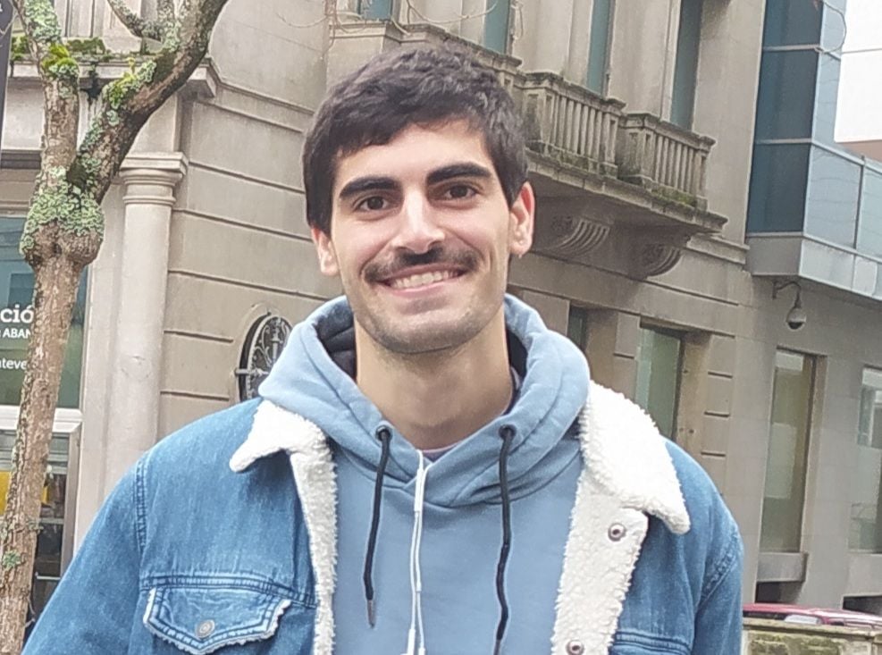 Presentación del libro 'Virxinia e Castelao' por Diego Bará en Pontevedra