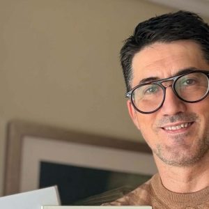 Presentación del poemario 'Somos' de Luís Valle en Pontevedra