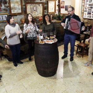 Cantos de Taberna con Troula na Barquiña en Pontevedra