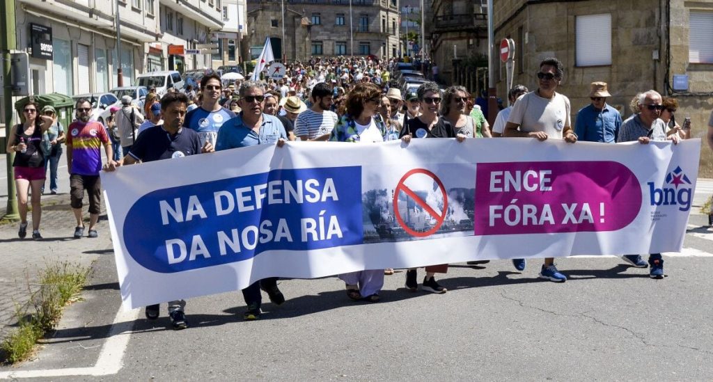 Mani-Festa por el cierre de ALTRI y Ence en Pontevedra