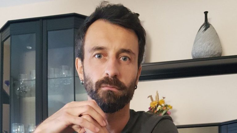 Presentación de "Al girar la rueda" de Denis Maza en Pontevedra