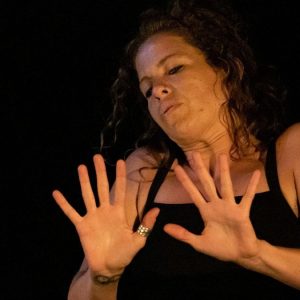 Pía Nicoletti presenta su obra de teatro físico "π r2" en Pontevedra