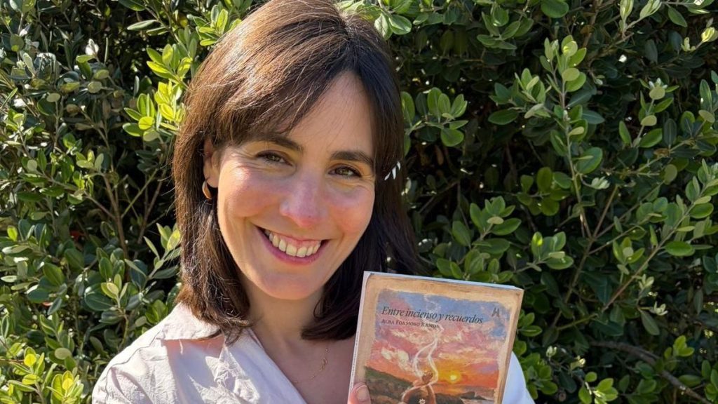 Presentación del libro 'Entre incienso y recuerdos' de Alba Formoso Ramos en Vilagarcía de Arousa