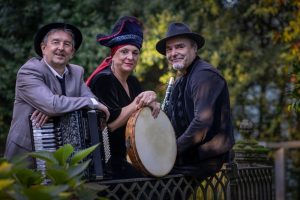 Concierto de Tres Pesos en Pontevedra: Cultura con Voz de Mujer