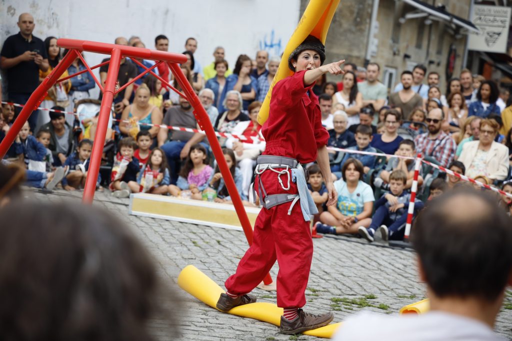 Espectáculo de Nuevo Circo "C'est pas Possible" en Sanxenxo