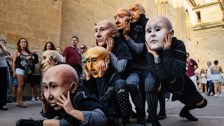 Itineranta transforma el centro histórico de Pontevedra en un escenario cultural
