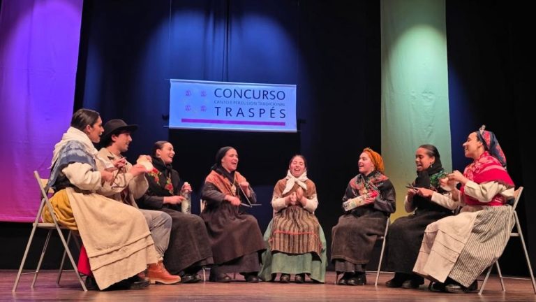 Actuación del Grupo de Música y Baile Tradicional Traspés en Pontevedra