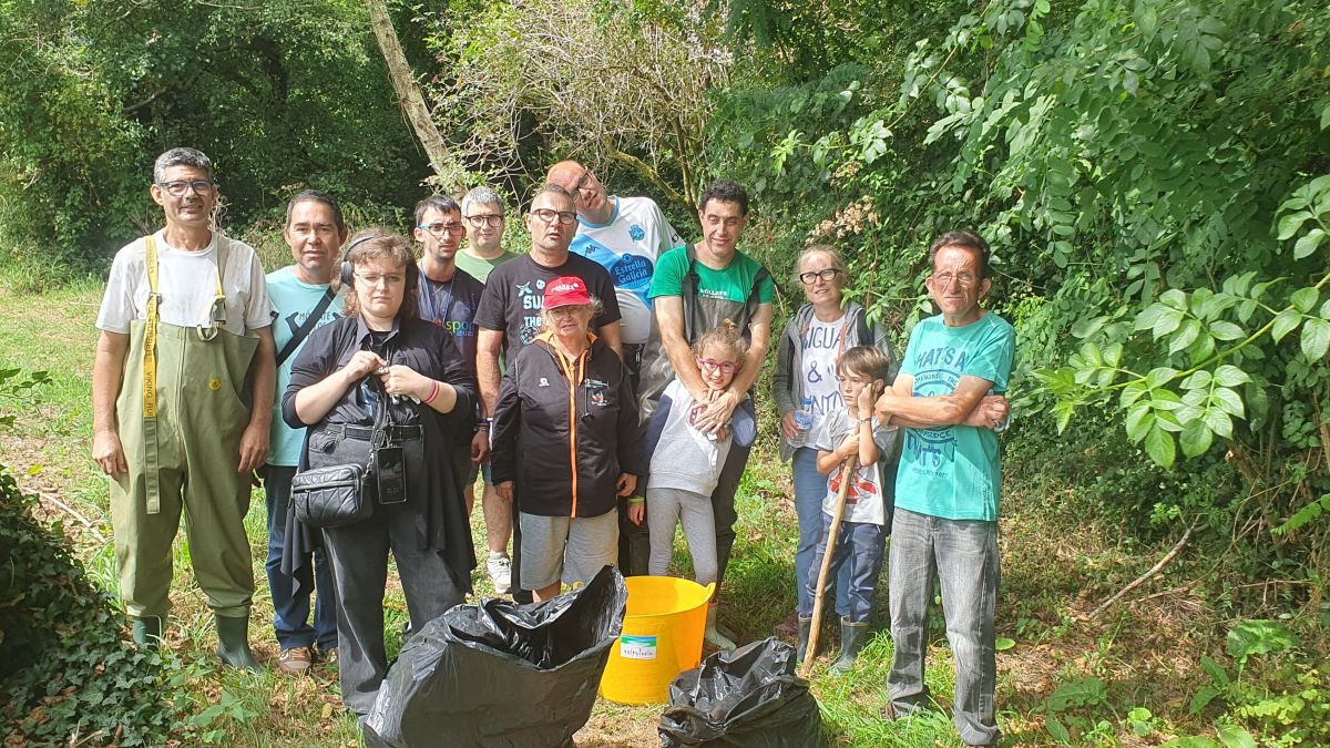 Jornada de limpieza del río Gafos en Pontevedra