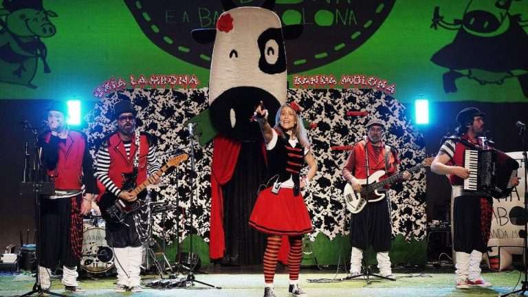 Somos Música: concierto de Uxía Lambona y la Banda Molona en Pontevedra