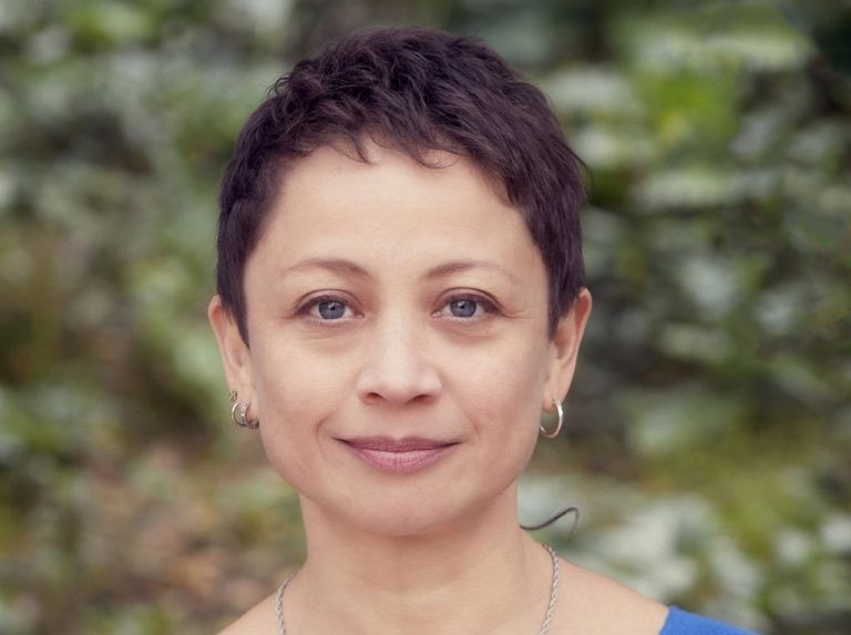 Adriana Jarrín presenta «Yoga en tiempos de cáncer» en Pontevedra