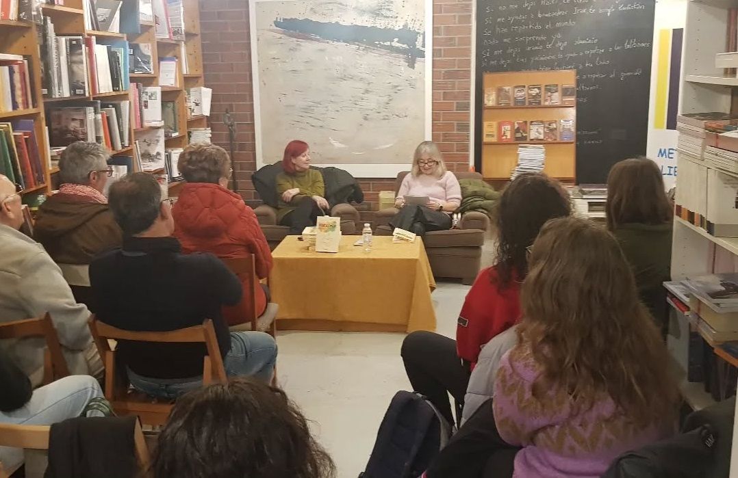 'Devocionario': club de poesía en la Librería Metáfora de Pontevedra