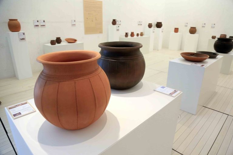 Exposición itinerante sobre la cerámica castreña en Galicia en Sanxenxo