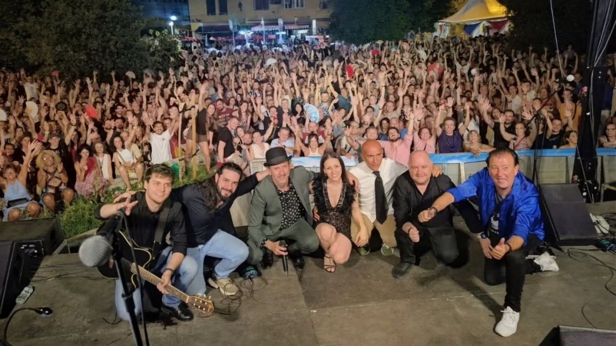 Festa da Ameixa de Campelo: concierto de La Penúltima Sabinera en Poio