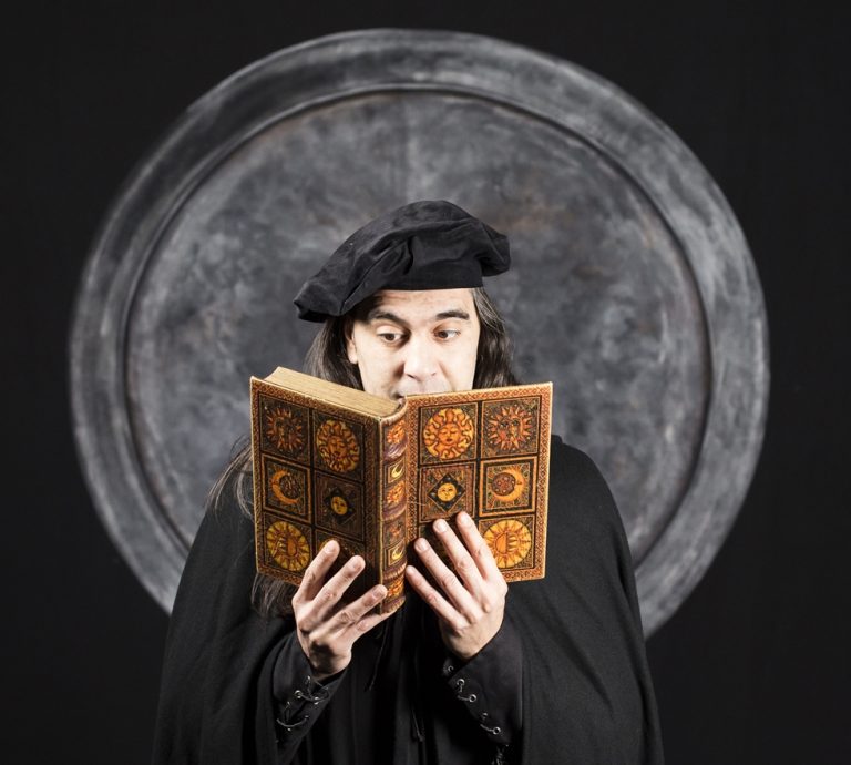 O Mago Teto presenta «La magia de los cuentos» en Sanxenxo