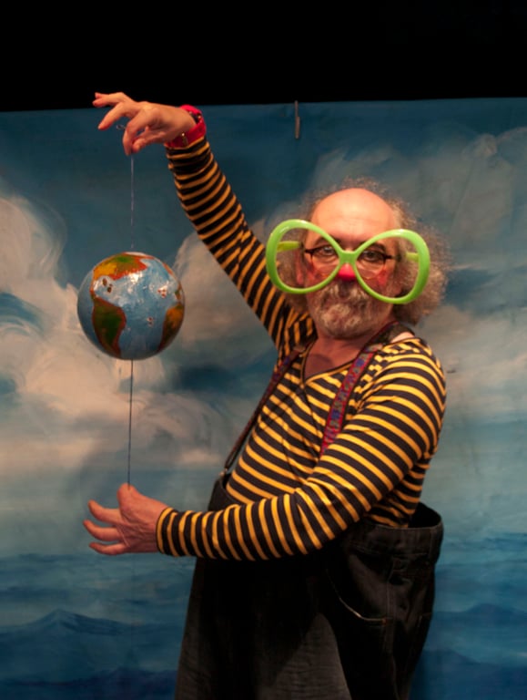 Xan Perillán y la maleta mágica: teatro familiar en Vilagarcía de Arousa