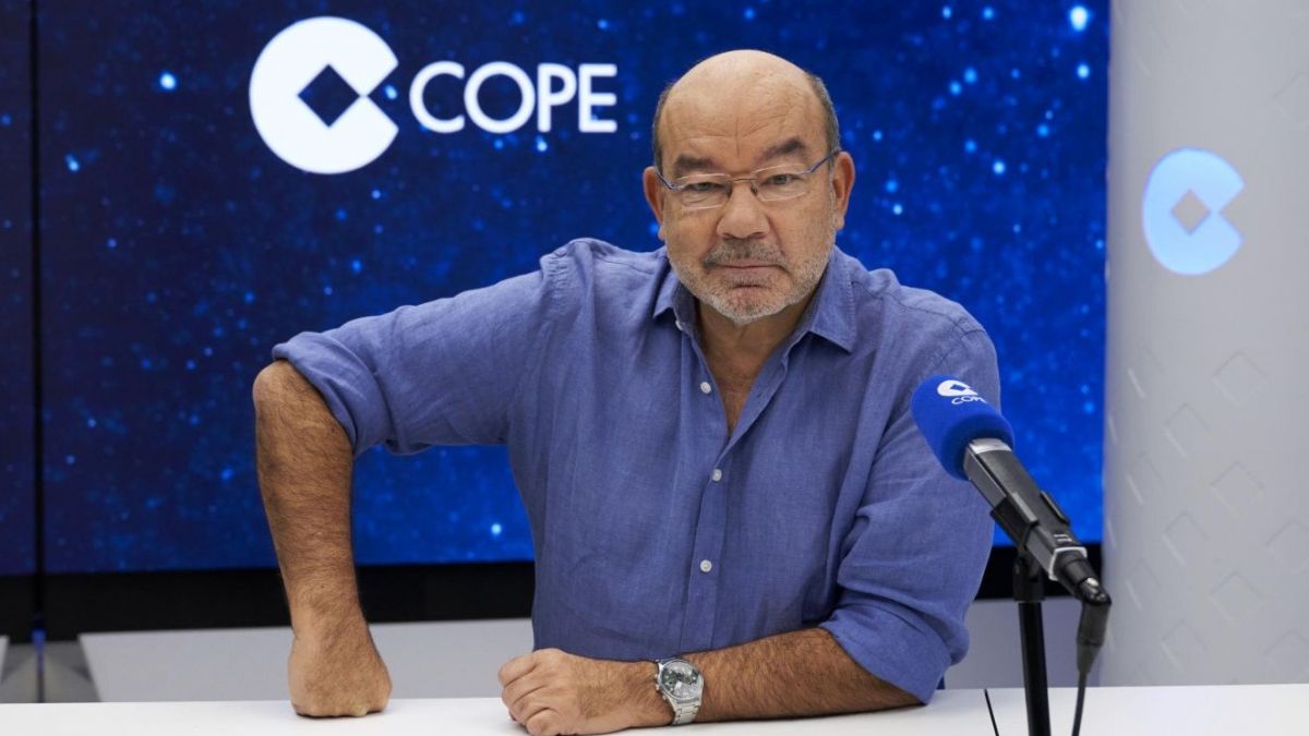 Conferencia de Ángel Expósito en la Escuela Naval Militar de Marín sobre comunicación en tiempos de incertidumbre