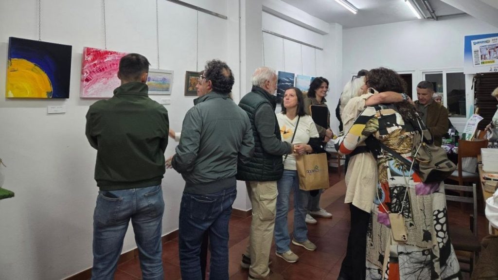 Exposición solidaria «PincELAdas pola ELA» en Marín