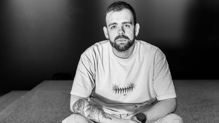 Fabio Rivas presenta en Pontevedra su libro 'A inocencia dos insectos'