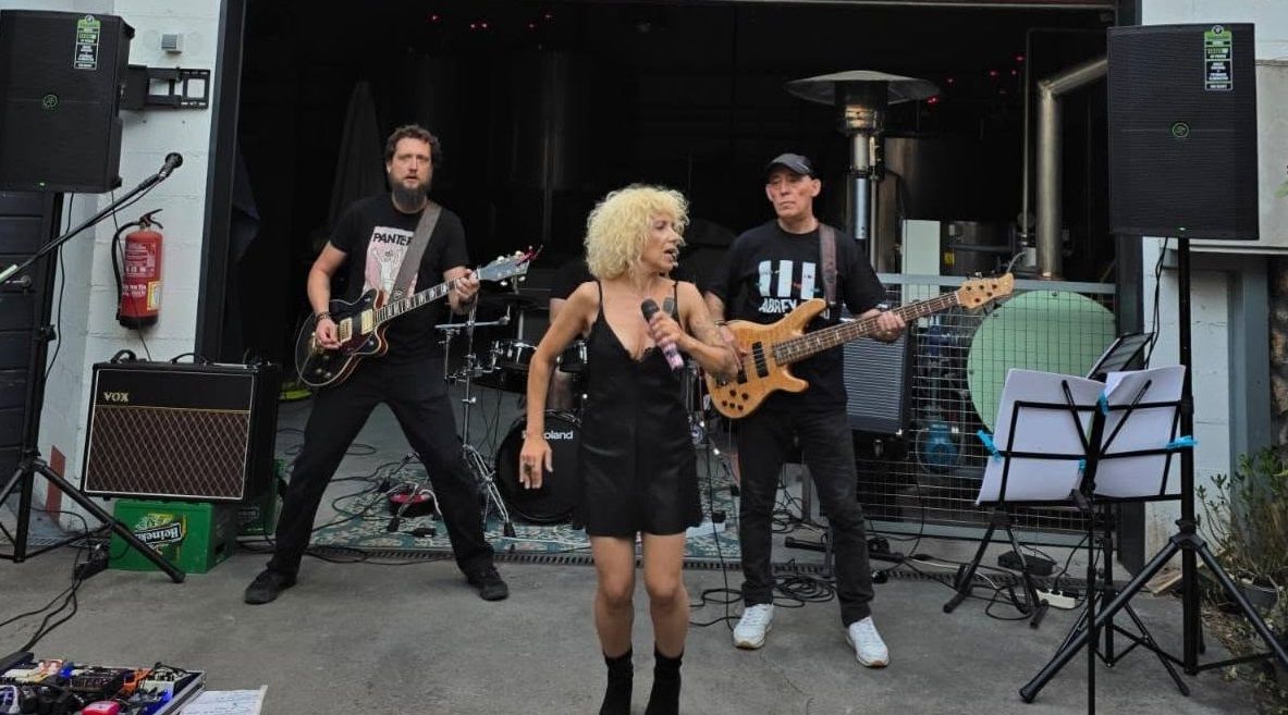 Homenaje a Tina Turner en Pub Bazaar, Pontevedra