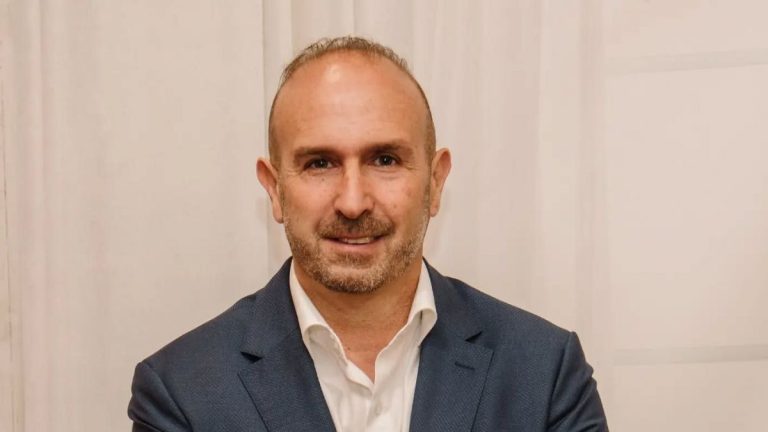 Presentación de «La falsa gurú», de Jesús Vasconcellos, en la UNED Pontevedra