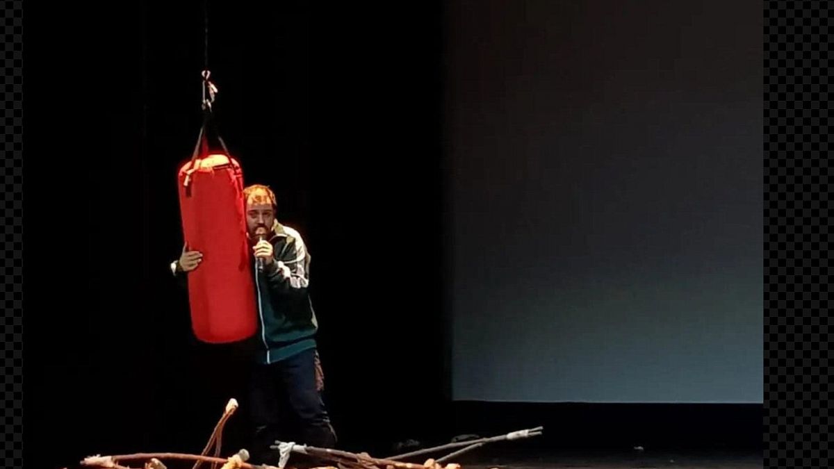 Teatro en San Xoán: «Anxos abandonados en mosaicos despois do combate» en Poio